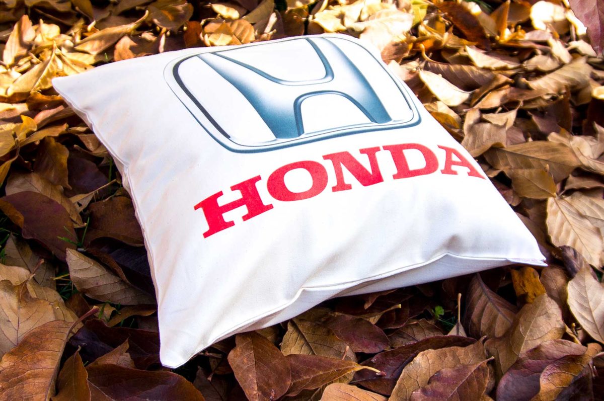 Dekoračný vankúš s logom Honda