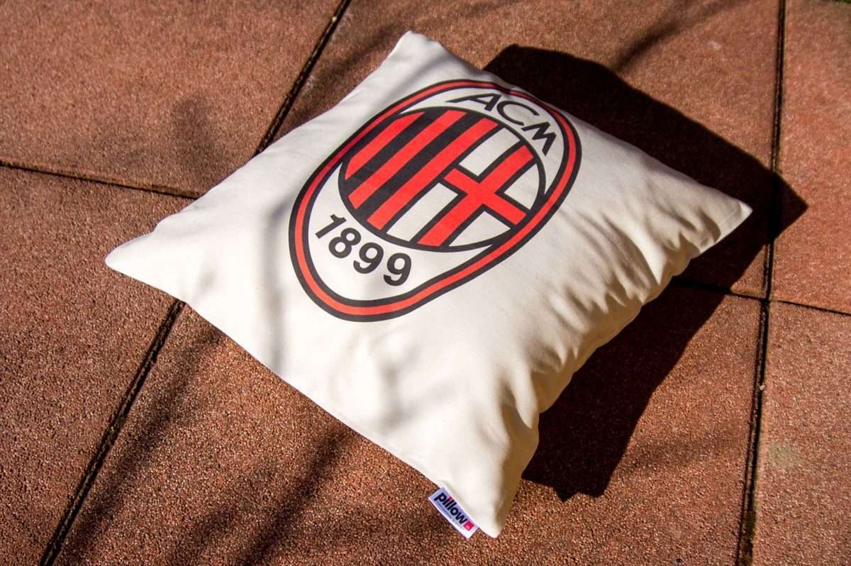 Suvenír s logom klubu AC Miláno z Talianskej Serie A