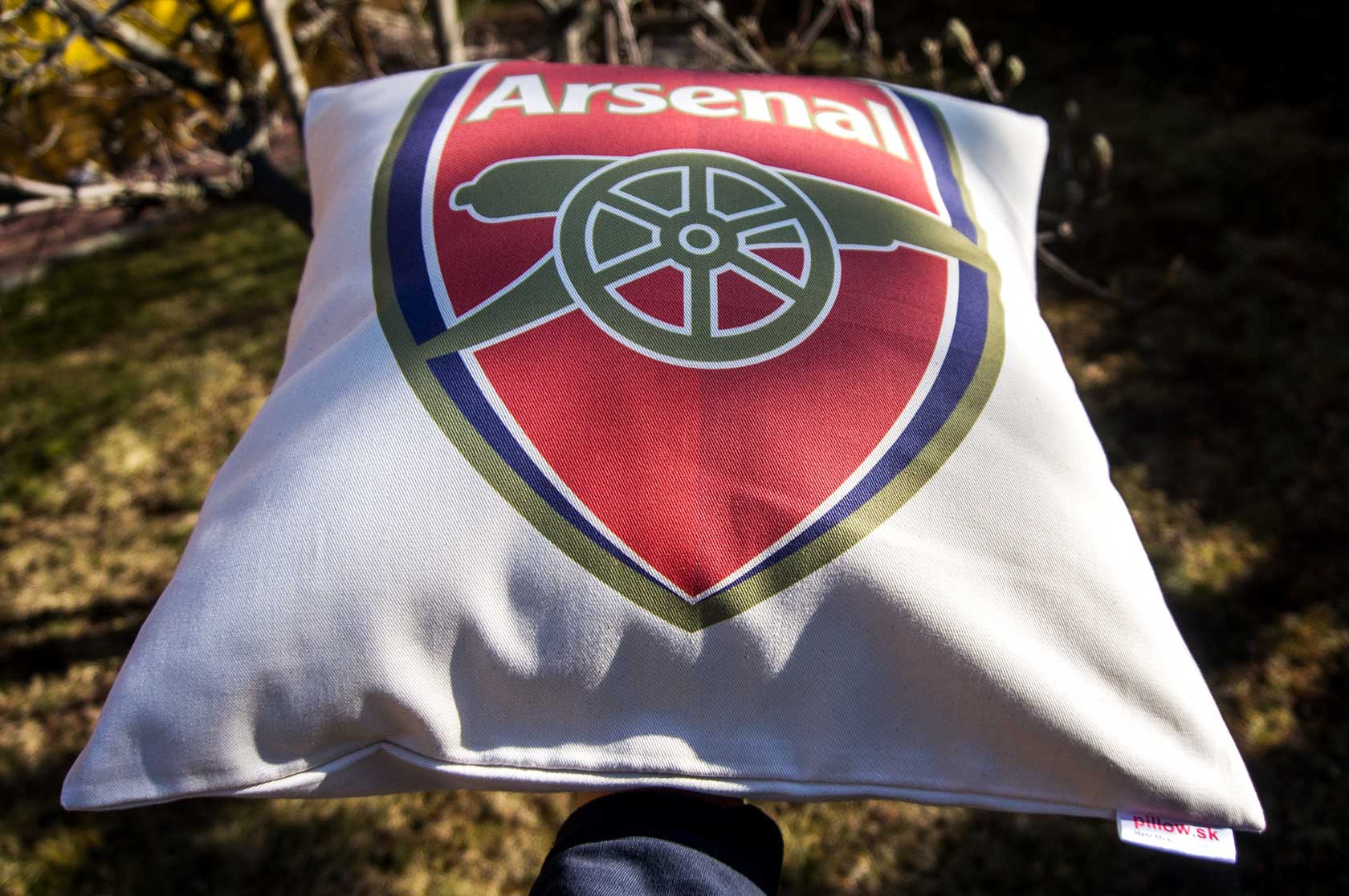 Vankúš Arsenal FC s logom futbalového klubu