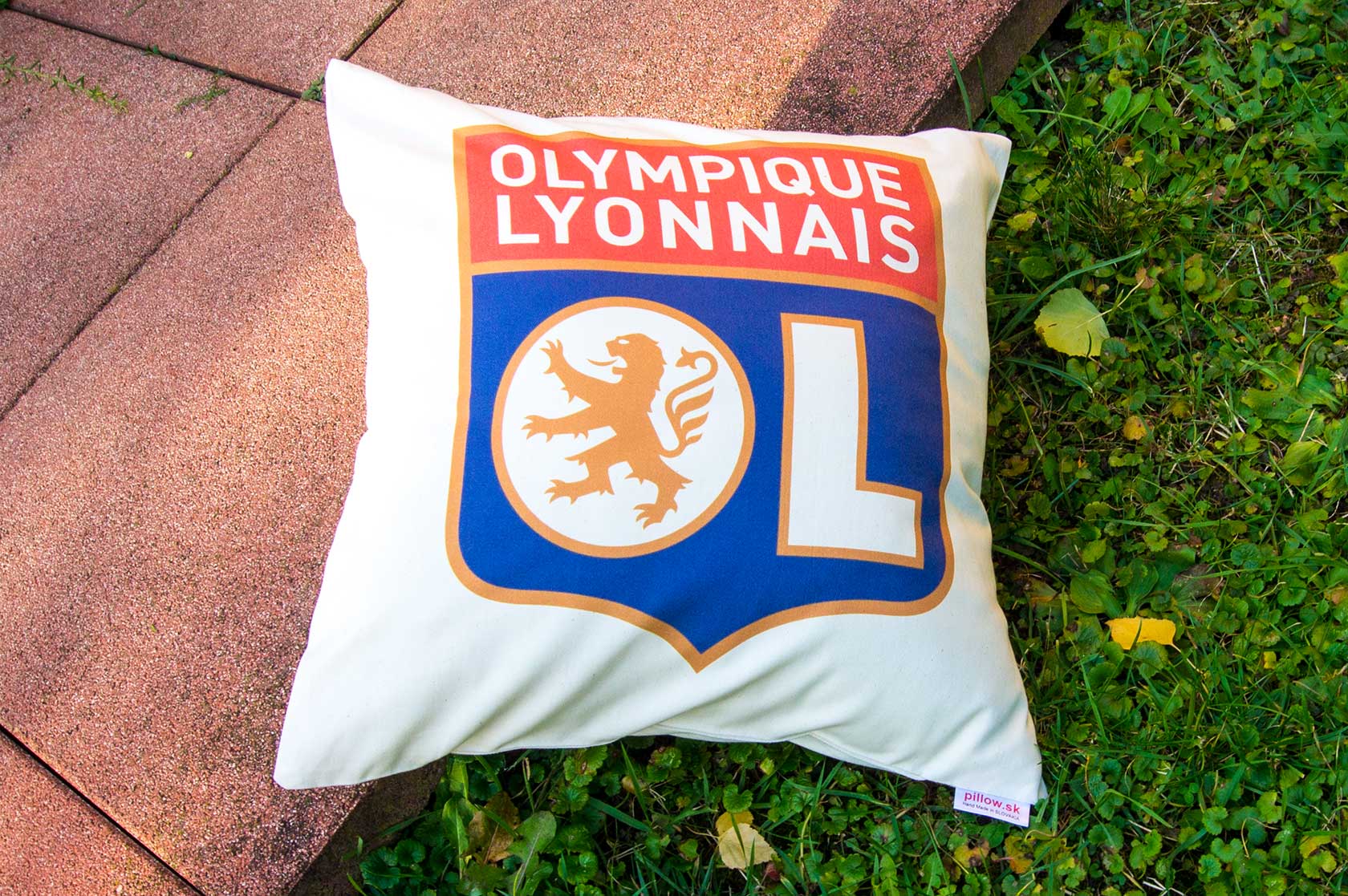 Vankúš s logom futbalového klubu Olympique Lyonnais