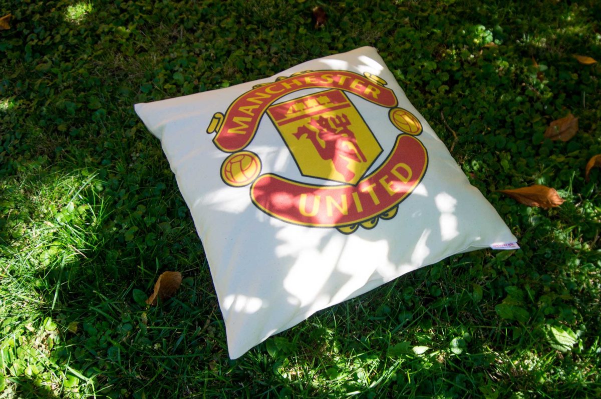 Vankúš s logom klubu Manchester United