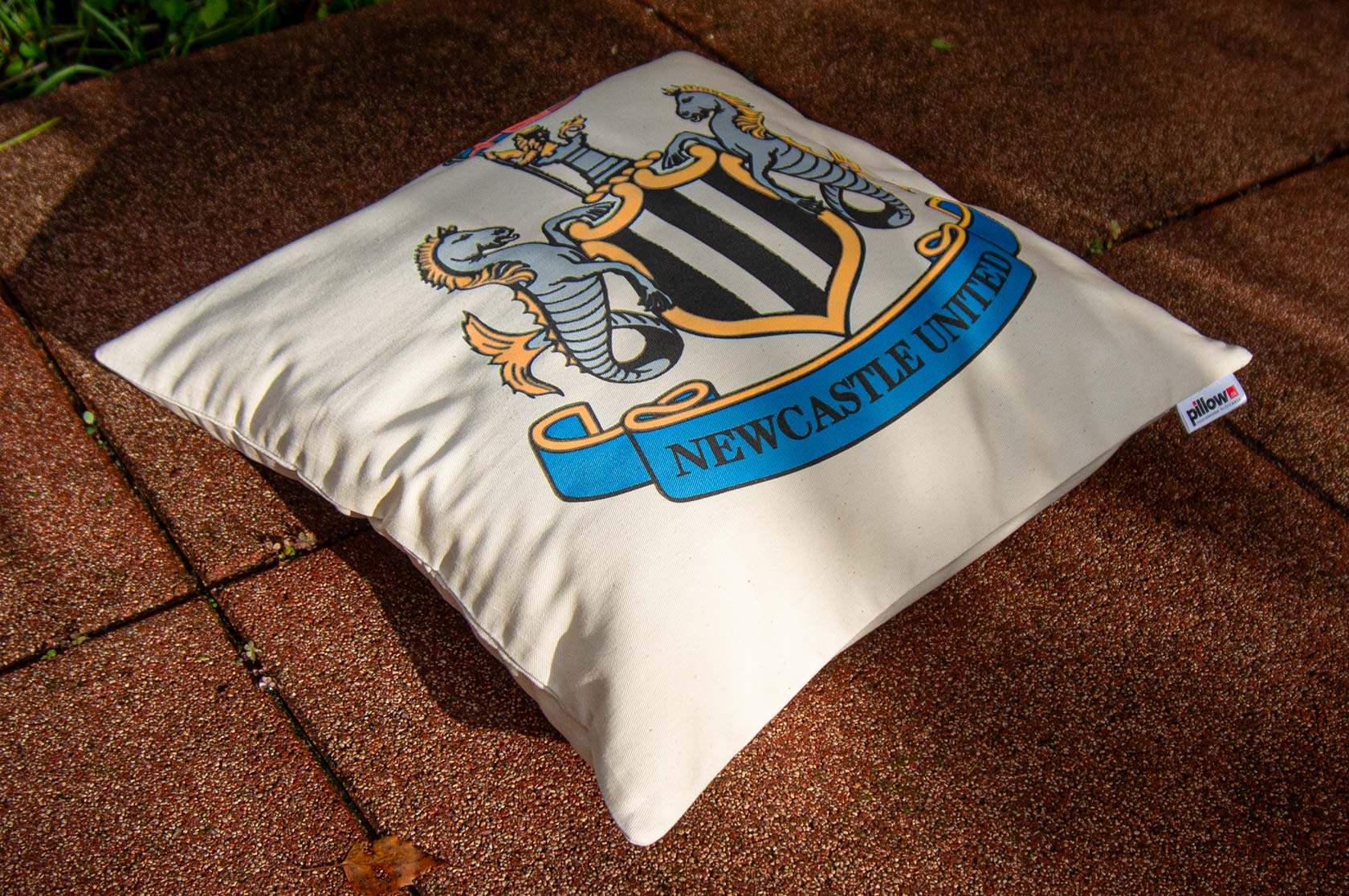 Štýlový suvenír s logom futbalového klubu Newcastle United z Anglicka