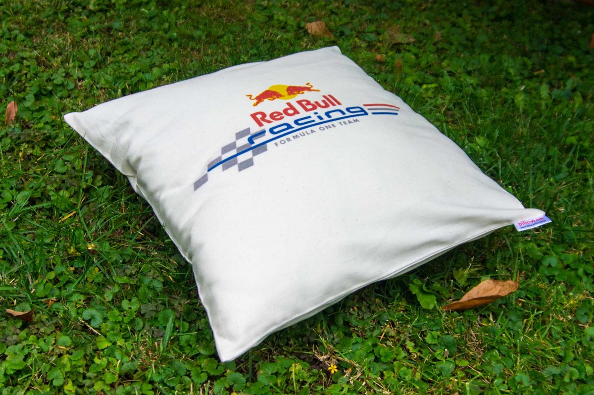 Vankúš s logom Red Bull Racing