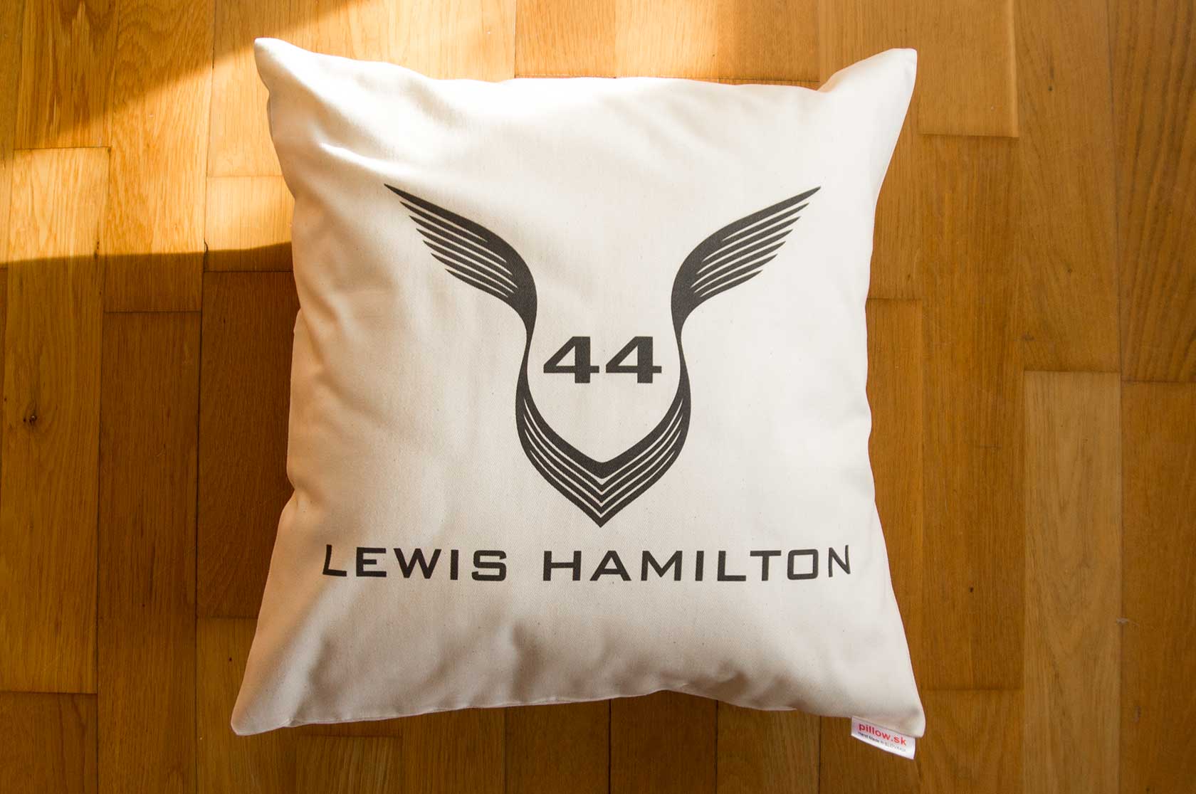 Vankúšik Lewis Hamilton - Čierna kombinácia