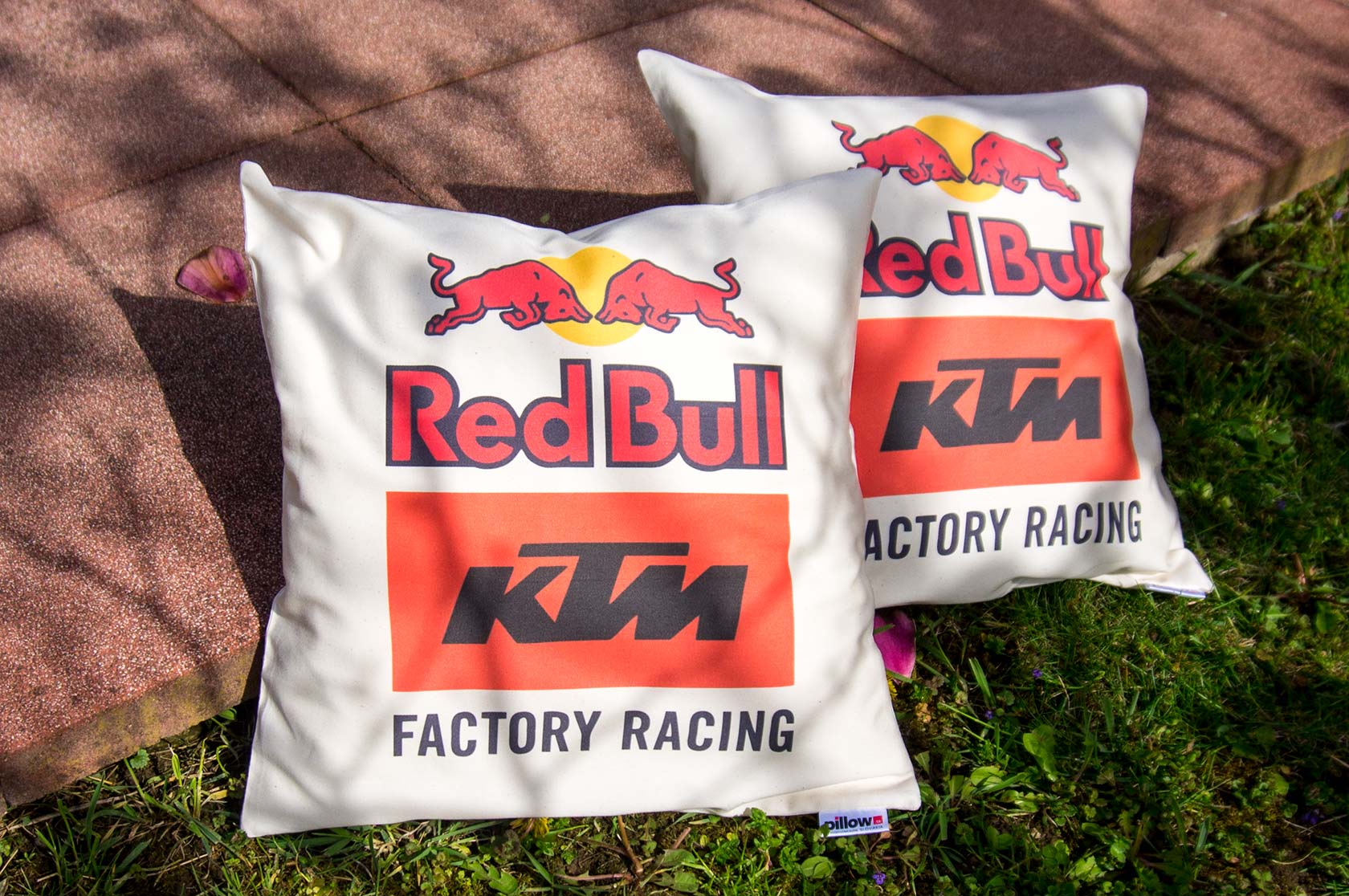 Darčeky s logom teamu Red Bull KTM Factory Racing z MotoGP