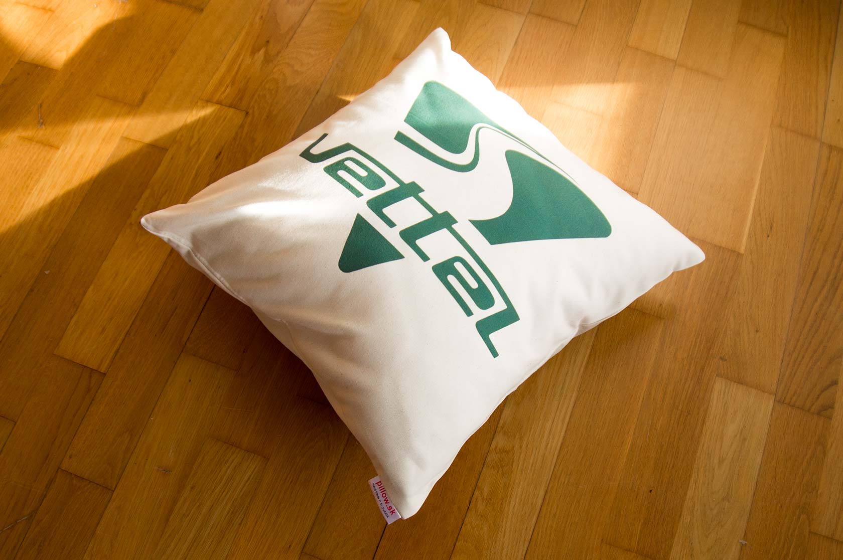 Vankúš s emblémom Sebastian Vettel - Zelený