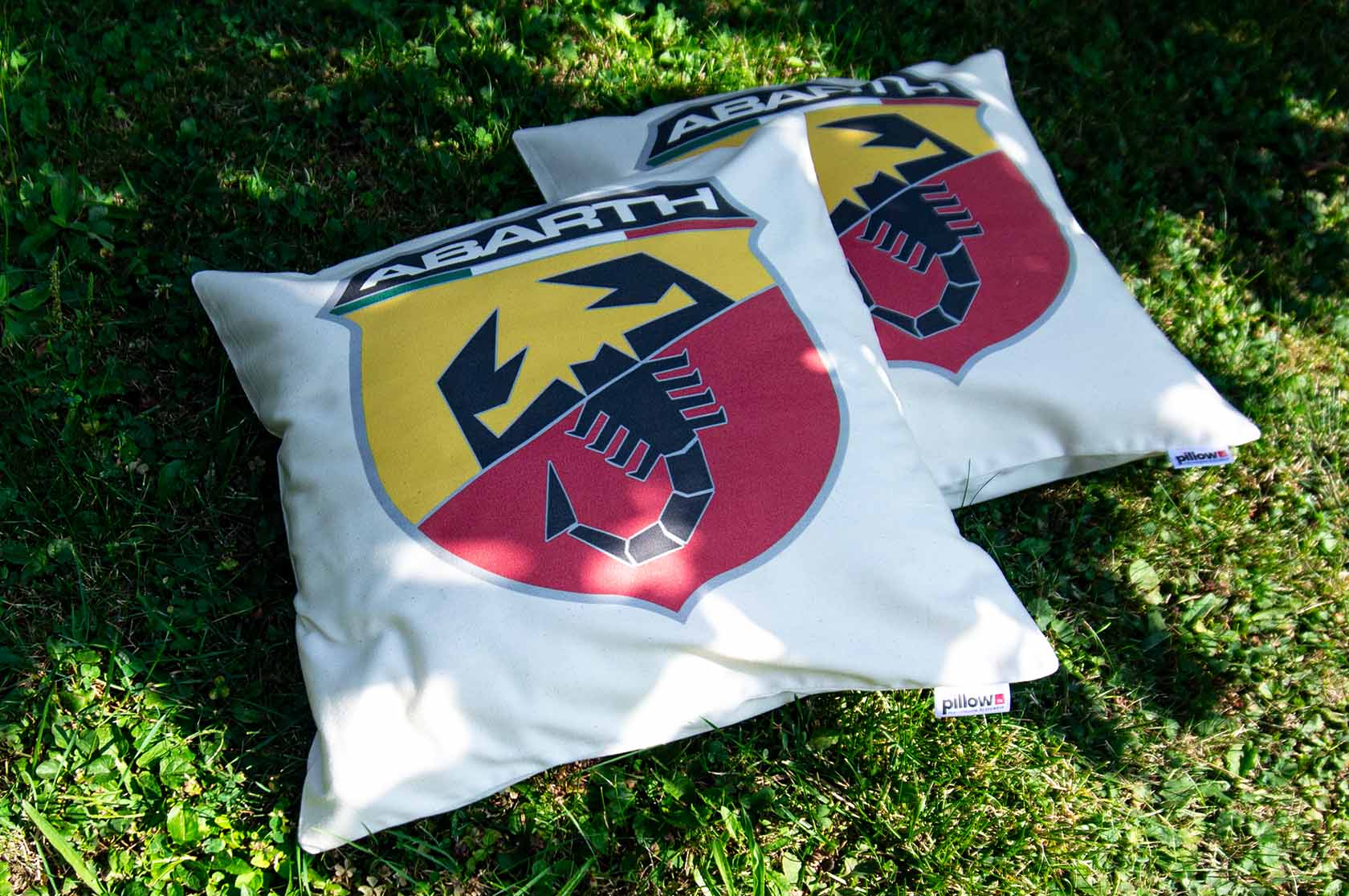 Vankúšiky s logom automobilovej značky Abarth