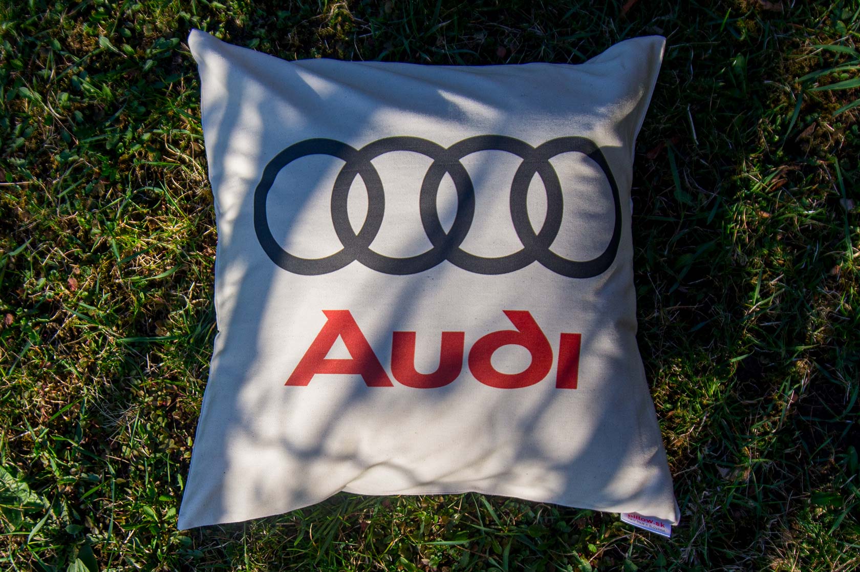Vankúš s štyrmi kruhmi automobilky Audi