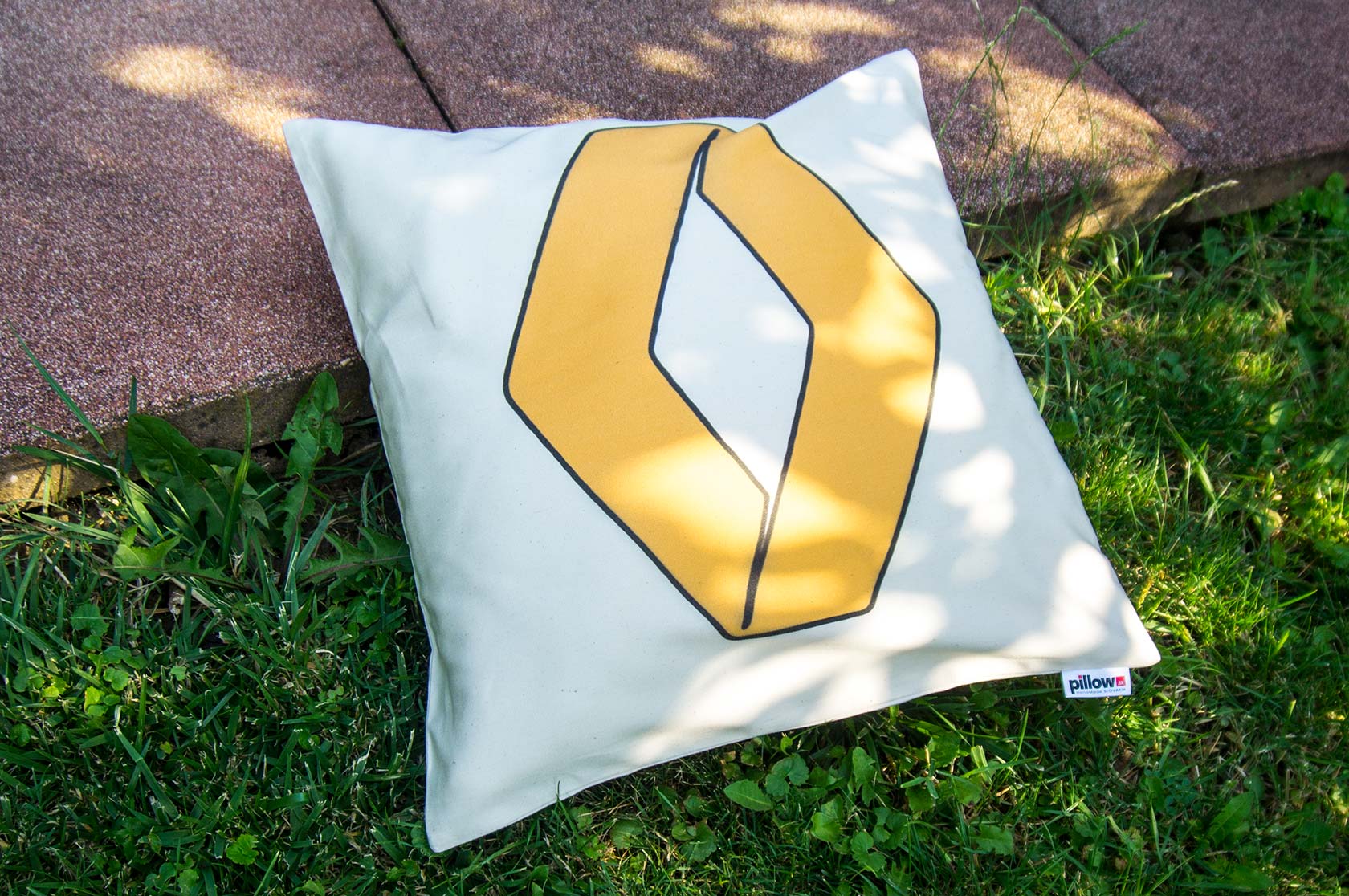 Darček s logom automobilovej značky Renault