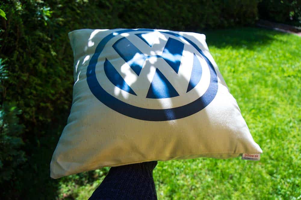 Bavlnený dekoračný vankúšik s logom Volkswagen