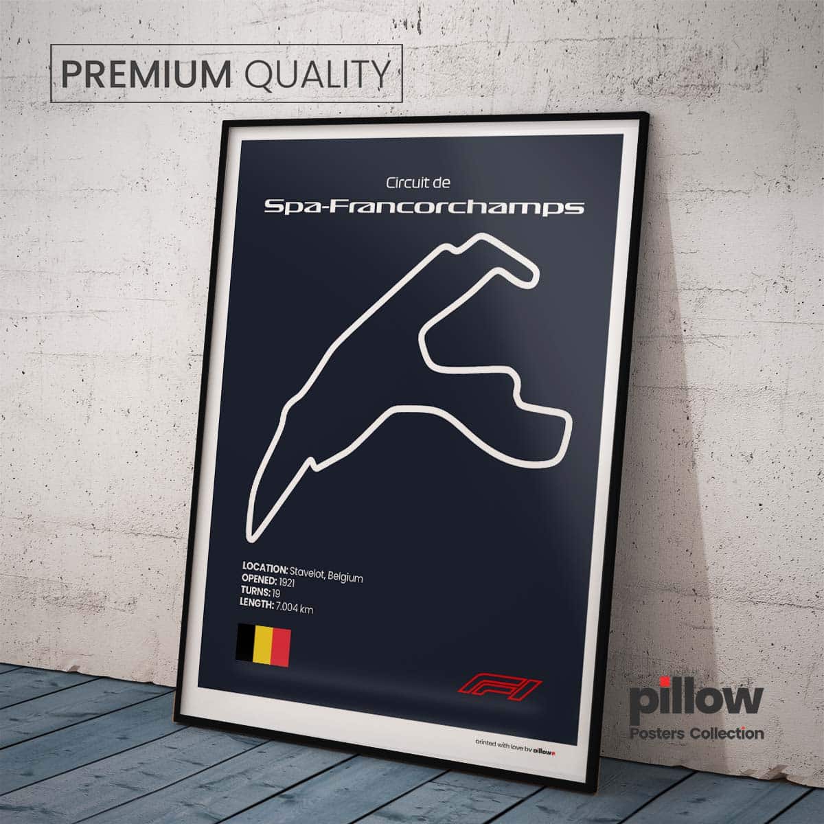 Plagát Spa Francorchamps – Ikonický pretekársky okruh Formuly 1 v Belgicku, dostupný s tmavomodrým pozadím pre štýlový interiér.