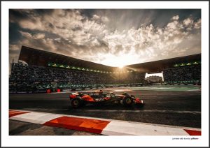 Plagát monopostu McLaren MCL39 zo sezóny 2025 s detailným dizajnom, ideálny pre nadšencov Formuly 1 a fanúšikov tímu McLaren.