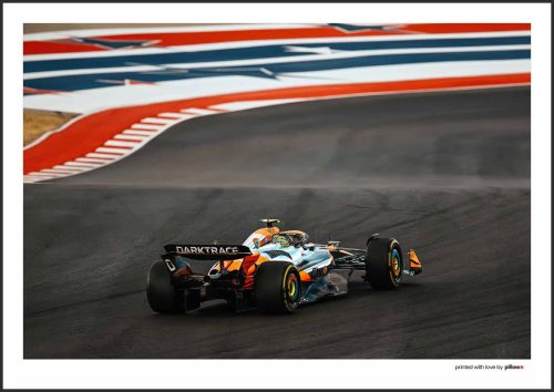 Plagát monopostu McLaren MCL39 zo sezóny 2025 s detailným dizajnom, ideálny pre nadšencov Formuly 1 a fanúšikov tímu McLaren.