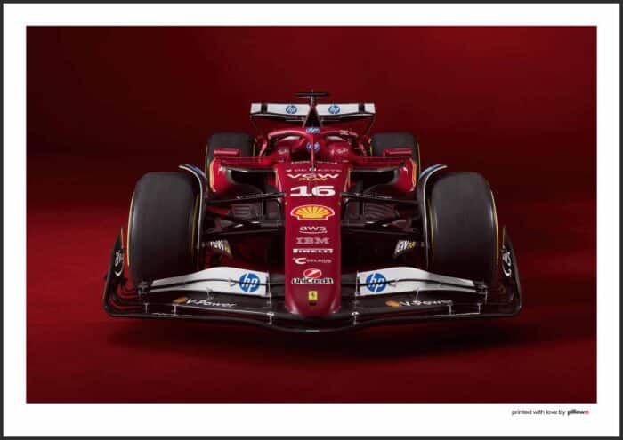 Plagát tímu Scuderia Ferrari SF-25 pre sezónu 2025 v detailnom spracovaní v ikonických farbách.
