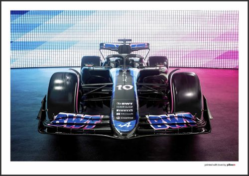 Plagát Alpine F1 Team s dynamickým dizajnom a ikonickými farbami tímu.