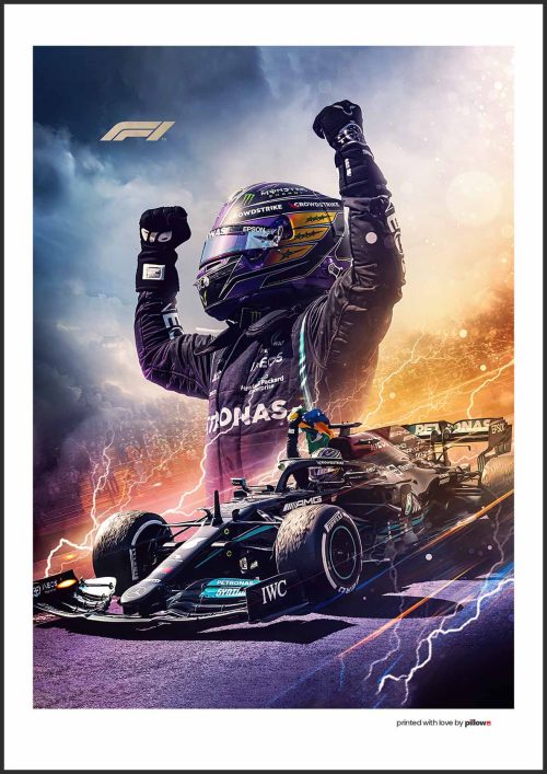 Umelecký plagát Lewisa Hamiltona, šampióna Formuly 1, zobrazeného na pretekárskom aute.
