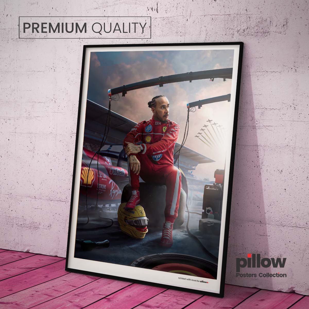 Prémiový plagát Lewisa Hamiltona 2025 zo série Pillow Posters Collection – Ideálny doplnok pre fanúšikov F1 a legendárneho majstra sveta.