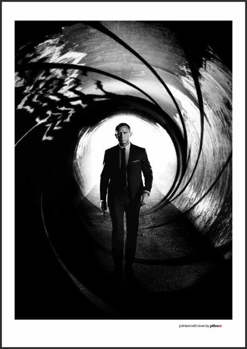 Plagát James Bond s postavou v hlavni zbrane, dramatický obraz, limitovaná edícia, vysoká kvalita, rýchle doručenie.
