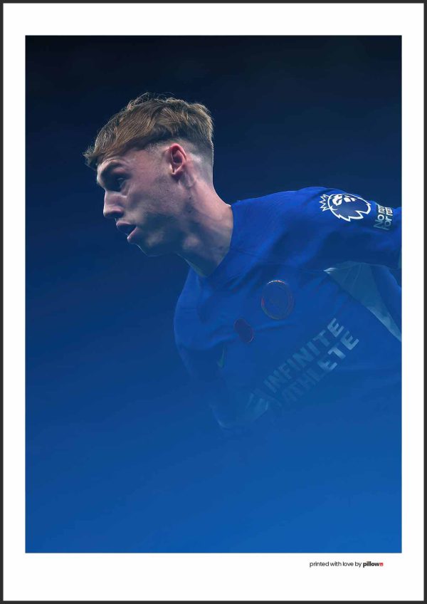 Plagát s futbalistom Coleom Palmerom v drese Chelsea, zachytávajúci jeho nezabudnuteľné momenty na ihrisku.