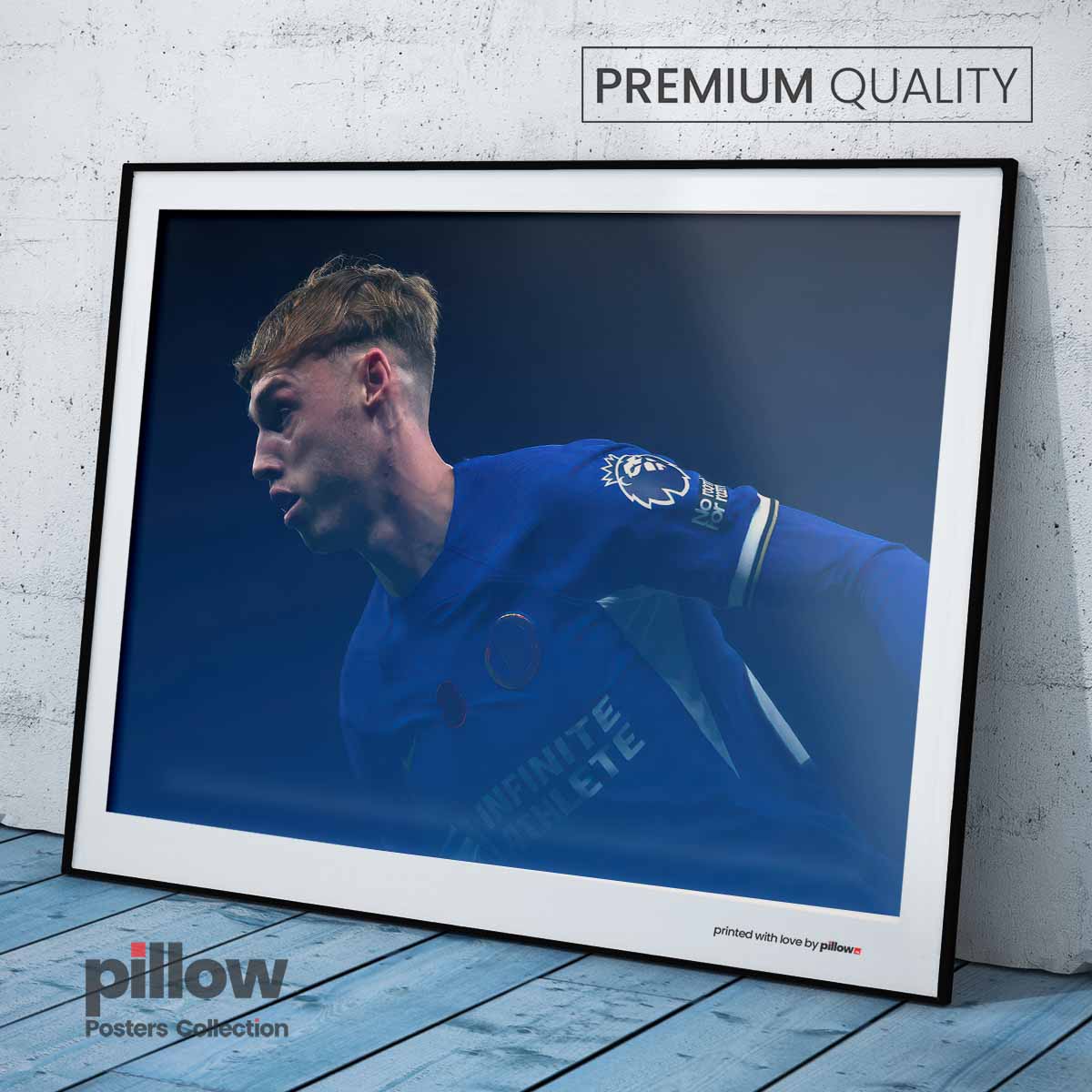 Plagát s futbalistom Coleom Palmerom v drese Chelsea, zachytávajúci jeho nezabudnuteľné momenty na ihrisku.