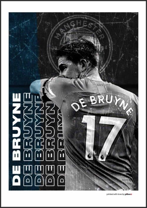 Plagát s Kevinom De Bruyneom, stredopoliarom Manchester City, znázorňuje jeho precíznu hru a vodcovstvo, ideálny pre futbalových fanúšikov.