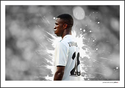 Poster s Viníciusom Júniorom, futbalistom Real Madrid, zachytávajúci jeho dynamiku a vášeň pre hru, ideálny suvenír pre fanúšikov.