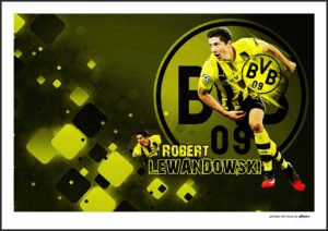 Plagát Roberta Lewandowského v žltom drese Borussie Dortmund, so symbolom klubu BVB v pozadí. Perfektný pre fanúšikov nemeckého futbalu.