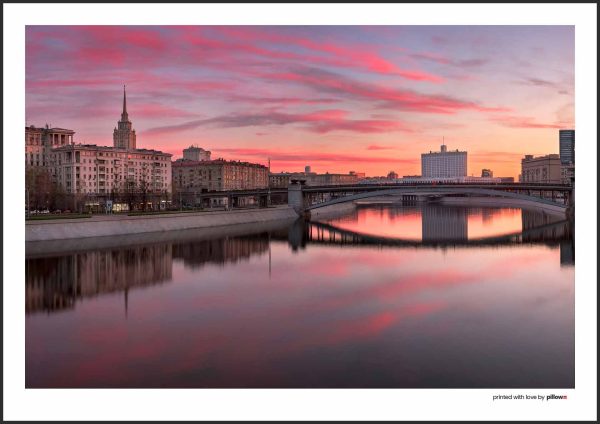 Štýlový plagát rieka Moskva – kvalitná tlač, rámovaný alebo bez rámu, ideálny doplnok do interiéru.