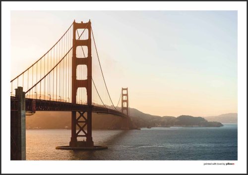 Plagát so záberom na Golden Gate Bridge, moderný dizajn, kvalitná tlač, vhodný na zavesenie, ideálny do izby či kancelárie.
