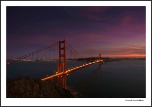 Plagát so záberom na Golden Gate Bridge, moderný dizajn, kvalitná tlač, vhodný na zavesenie, ideálny do izby či kancelárie.