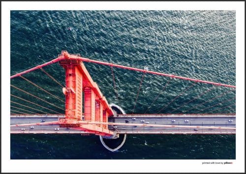 Plagát so záberom na Golden Gate Bridge, moderný dizajn, kvalitná tlač, vhodný na zavesenie, ideálny do izby či kancelárie.