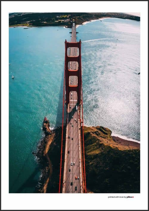 Plagát so záberom na Golden Gate Bridge, moderný dizajn, kvalitná tlač, vhodný na zavesenie, ideálny do izby či kancelárie.