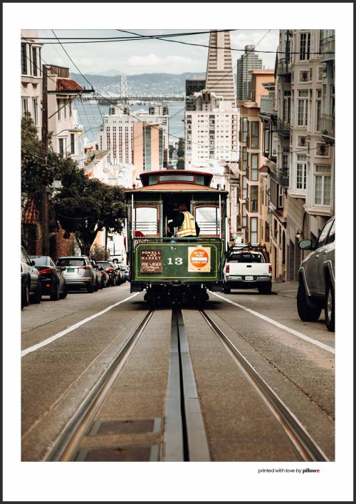 Plagát so záberom na San Francisco, moderný dizajn, kvalitná tlač, vhodný na zavesenie, ideálny do izby či kancelárie.