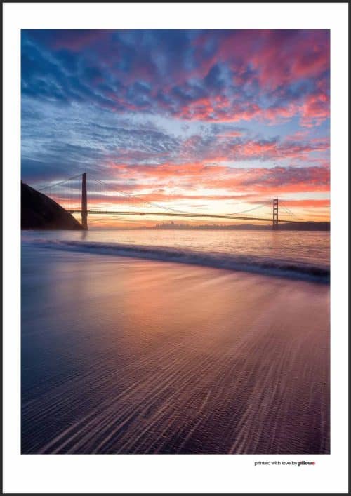 Plagát so záberom na Golden Gate Bridge, moderný dizajn, kvalitná tlač, vhodný na zavesenie, ideálny do izby či kancelárie.
