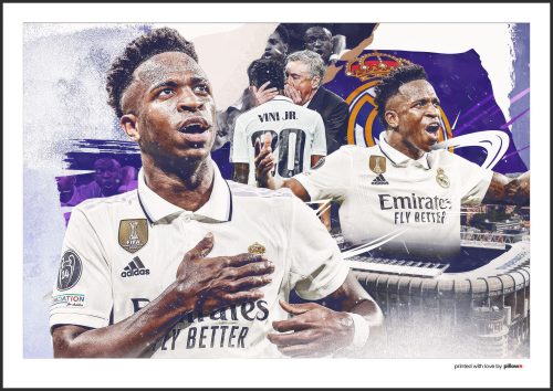 Poster s Viníciusom Júniorom, futbalistom Real Madrid, zachytávajúci jeho dynamiku a vášeň pre hru, ideálny suvenír pre fanúšikov.