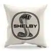 Vankúš s čiernym logom automobilu Shelby