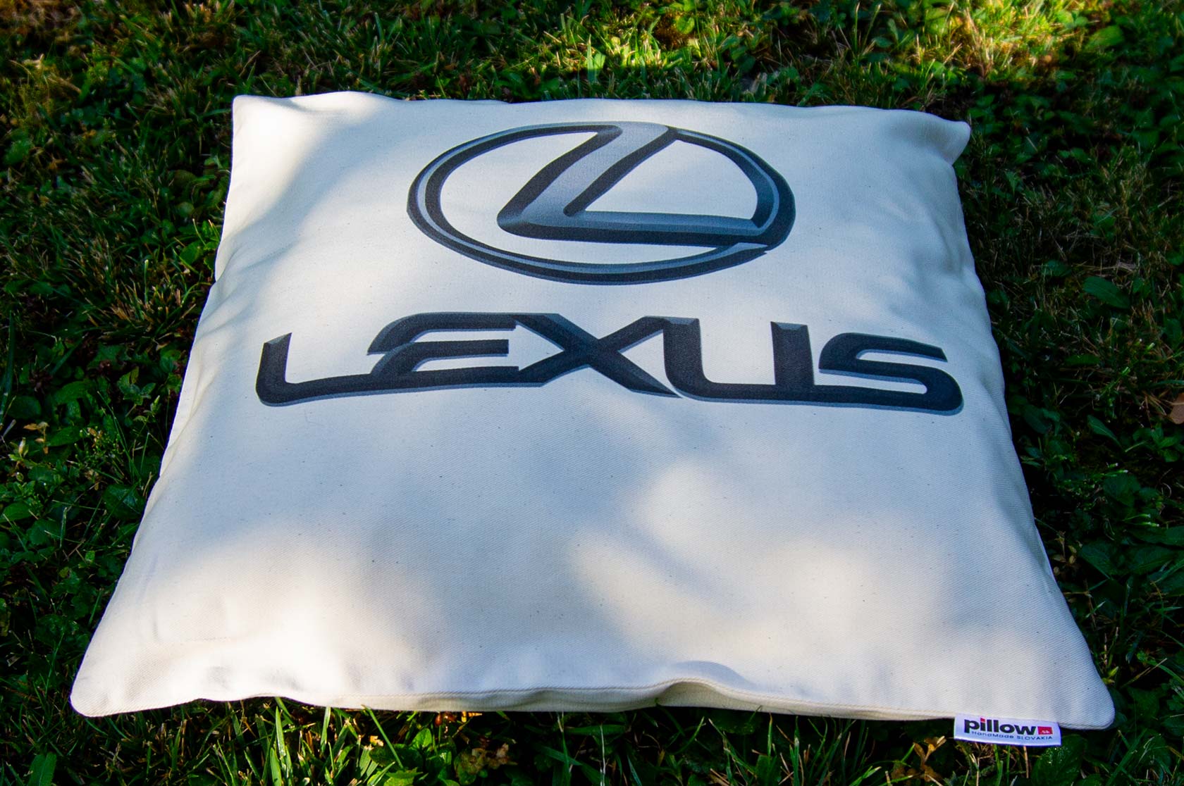 Darček s logom automobilovej značky Lexus