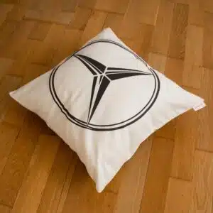 Vankúšik s logom Mercedes Benz