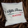 Vankúš s logom športového teamu Alfa Romeo Racing
