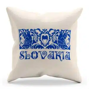 Vankúš s pamätným nápisom „SLOVAKIA“ a ľudovým ornamentom