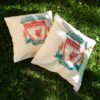 Liverpool FC futbalový klub, farebné logo na vankúši