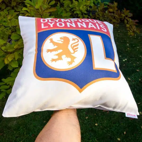 Vankúš s logom futbalového klubu Olympique Lyon