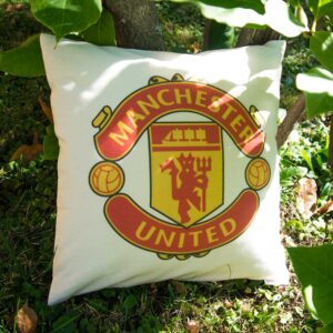 Vankúš s logom futbalového klubu Manchester United