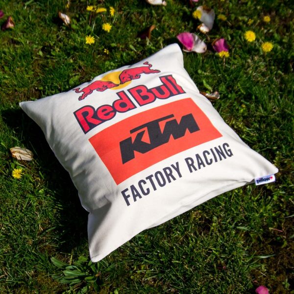 Darček s logom teamu Red Bull KTM Factory Racing z MotoGP