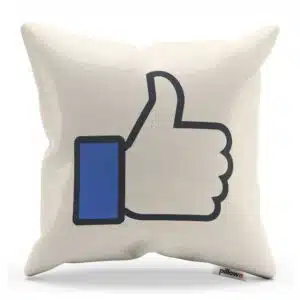 Biely bytový doplnok vankúšik s modrým logom Facebook Like ktoré každý pozná