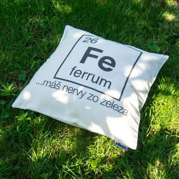 Vankúš s chemickým prvkom Ferrum s vtipným nápisom