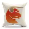 Biely bavlnený vankúš s oranžovým obrázkom znamenia zverokruhu býk